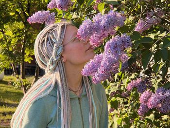 Midsection of woman with flowers