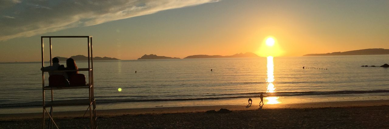 sunset, water, sun, sea, scenics, tranquil scene, beach, tranquility, beauty in nature, silhouette, horizon over water, sky, shore, reflection, sunlight, idyllic, nature, orange color, mountain, sunbeam