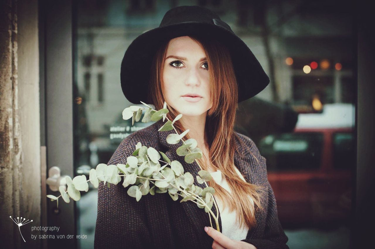 portrait, looking at camera, focus on foreground, young adult, person, young women, lifestyles, front view, long hair, waist up, casual clothing, leisure activity, smiling, headshot, standing, close-up