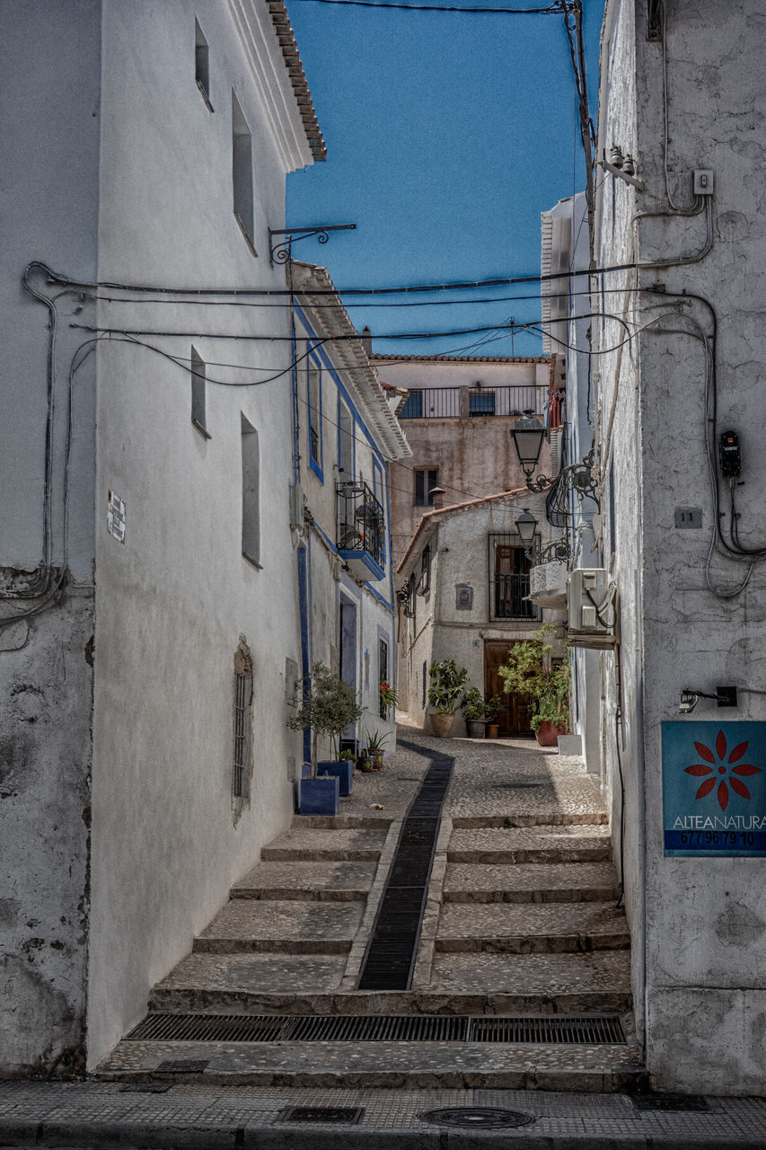 NARROW ALLEY BETWEEN BUILDINGS