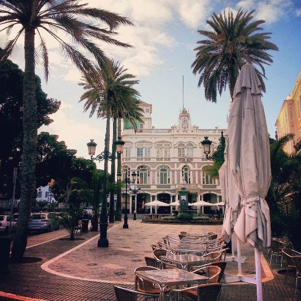 palm tree, tree, architecture, built structure, building exterior, sky, travel destinations, sculpture, art, statue, tourism, art and craft, travel, creativity, famous place, incidental people, human representation, city, day, tree trunk