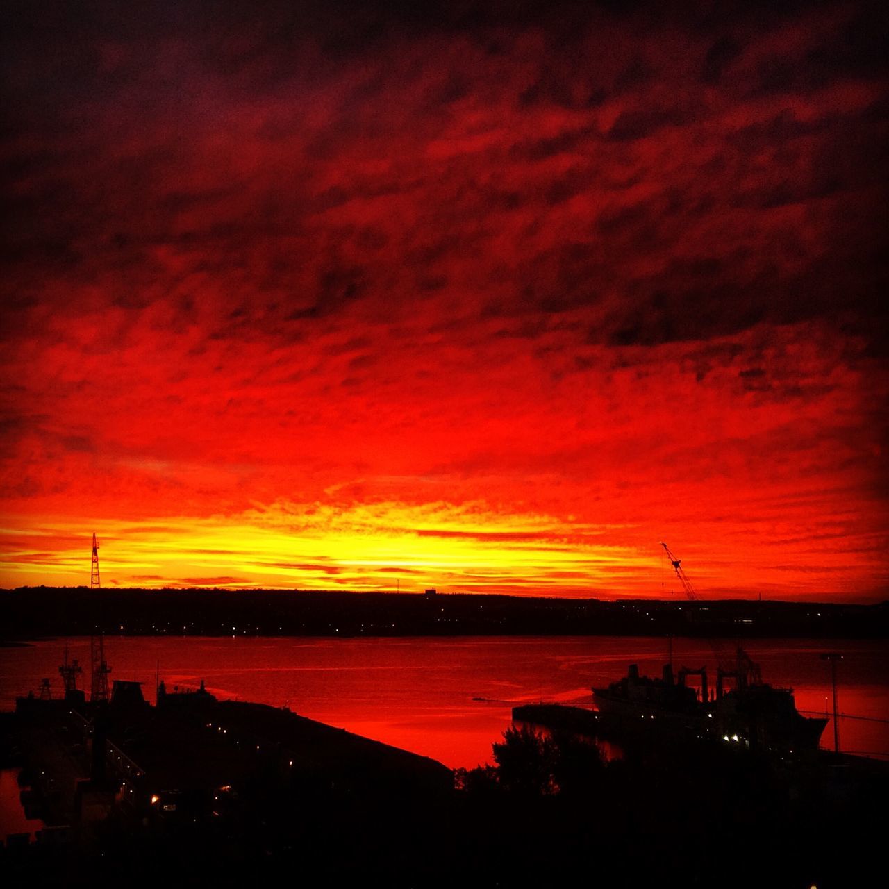 sunset, sky, scenics, silhouette, beauty in nature, tranquil scene, tranquility, orange color, water, cloud - sky, nature, idyllic, dramatic sky, cloud, cloudy, dusk, outdoors, dark, landscape, sea