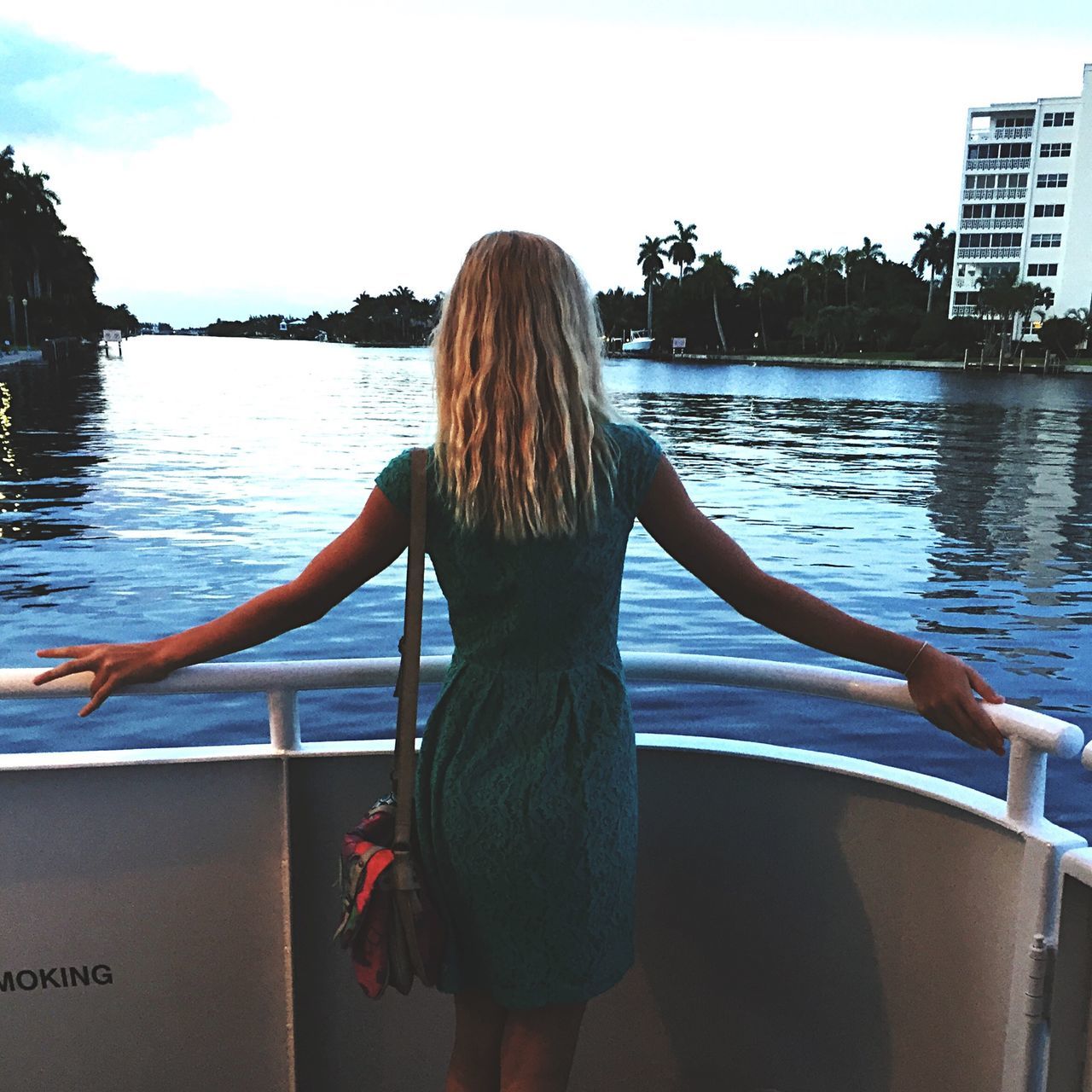 water, rear view, lifestyles, long hair, leisure activity, standing, person, young women, young adult, three quarter length, casual clothing, waist up, sea, river, lake, full length, side view, sitting