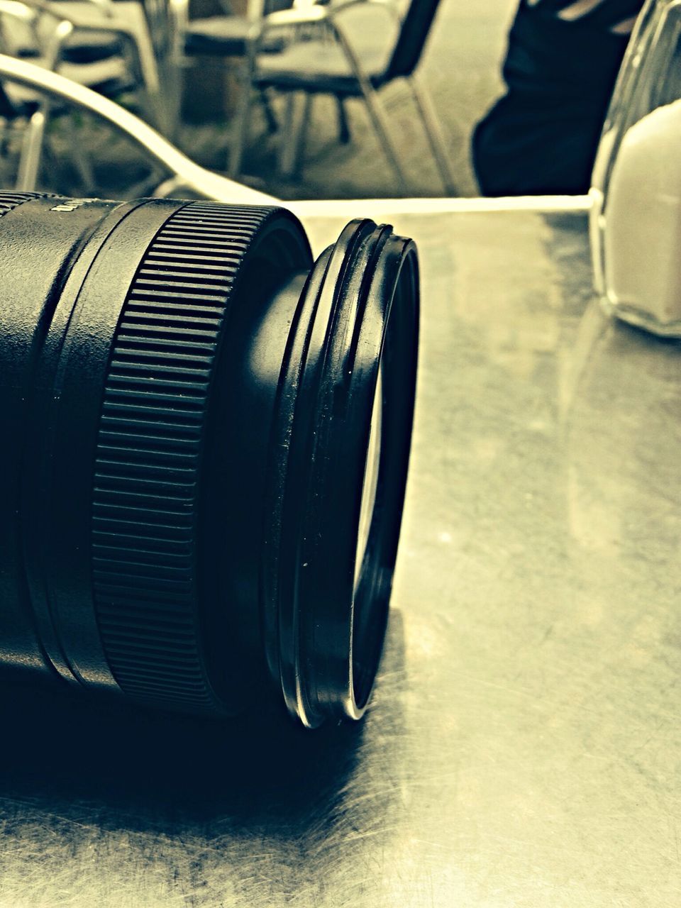 indoors, still life, close-up, table, empty, focus on foreground, metal, no people, high angle view, absence, selective focus, equipment, technology, day, in a row, music, seat, sunlight, old-fashioned, stack