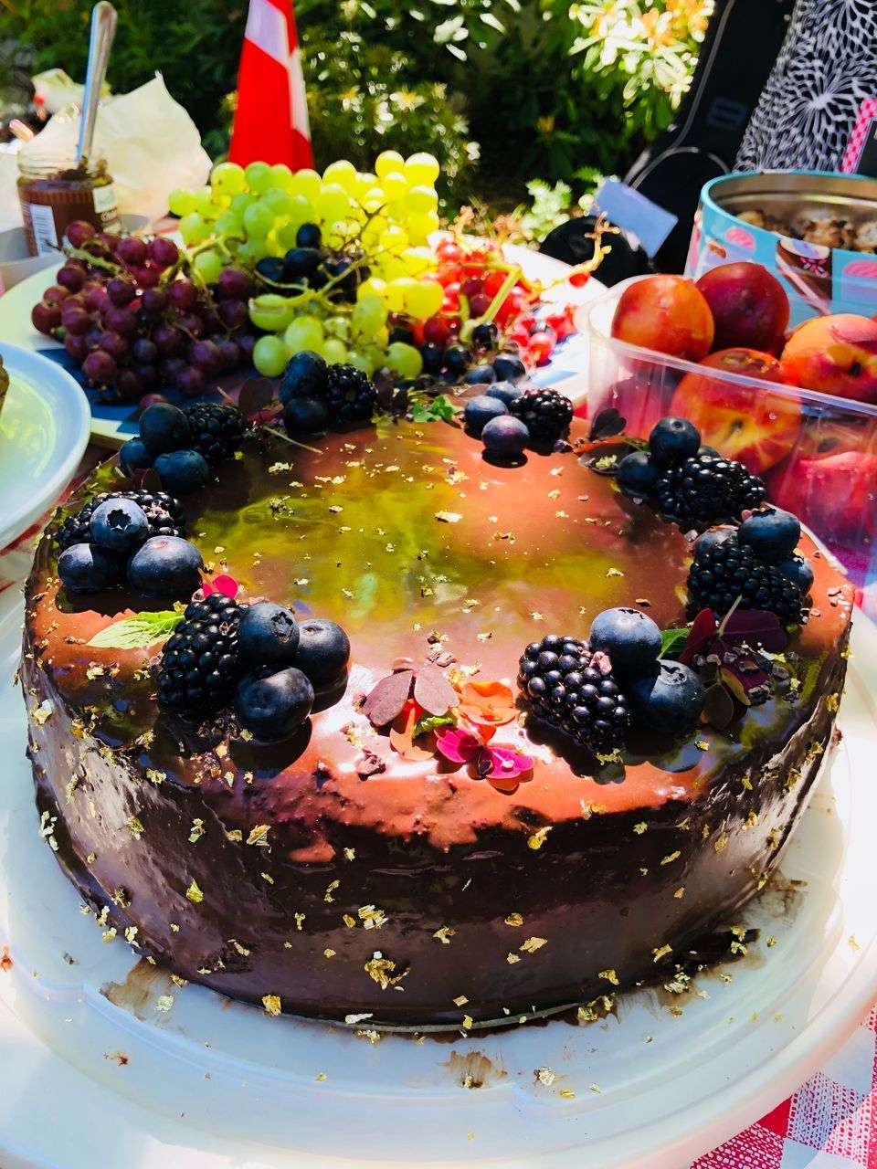 CLOSE-UP OF FRUITS IN CAKE