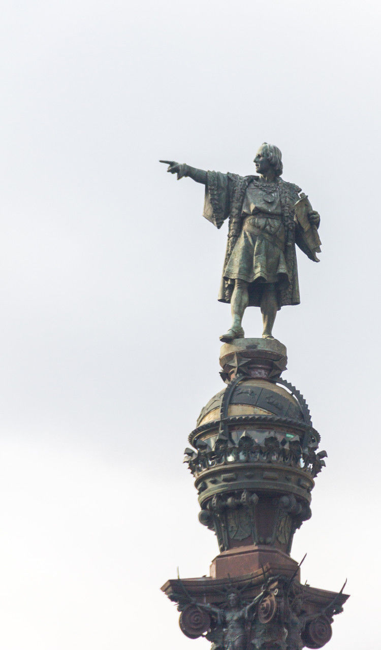 statue, sculpture, human representation, art and craft, art, creativity, low angle view, famous place, international landmark, travel destinations, clear sky, religion, tourism, travel, history, architecture, monument, spirituality