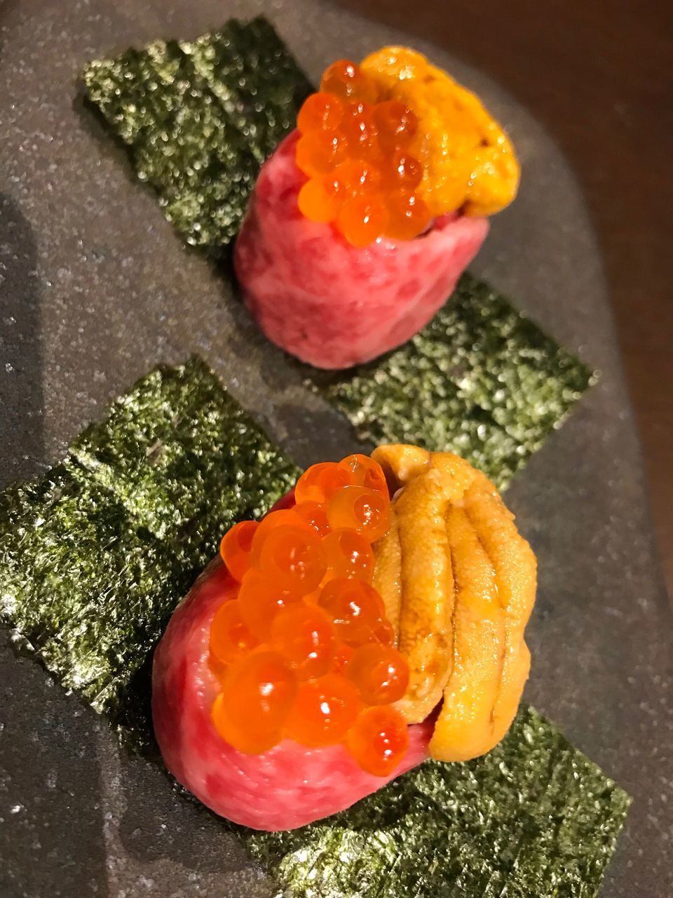 HIGH ANGLE VIEW OF STRAWBERRIES IN PLATE