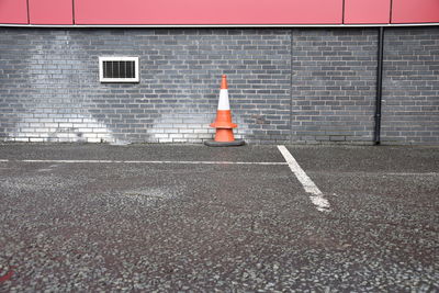 Arrow symbol on road against building