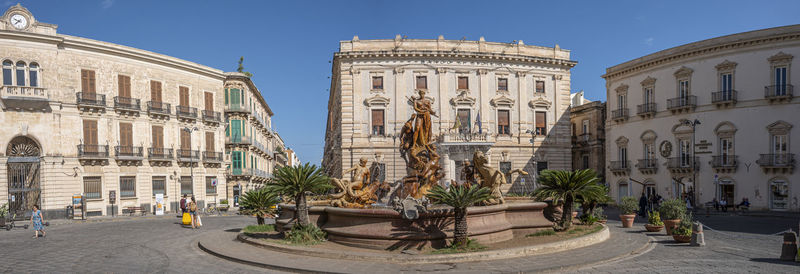 Extra wide view of piazza archimede in syracuse with the beautiful diana fountain