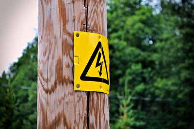 Information sign on wooden post