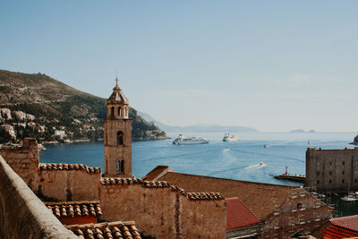 Incredible views of the adriatic sea and old town dubrovnik from city