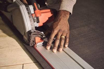 Cropped hand of carpenter working at workshop