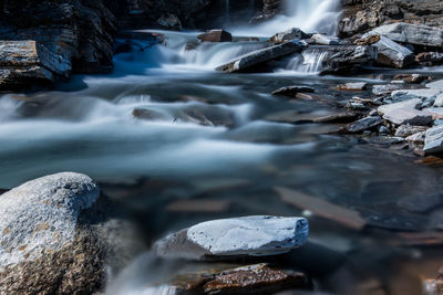 Long exposition shot of a river with silk effect on the water.