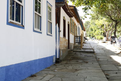 Narrow alley in city