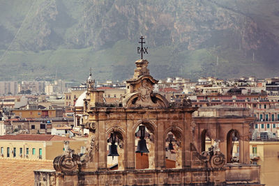 Sculpture of buildings in city