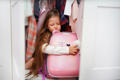 The schoolgirl hid in the closet, the girl does not want to go to school because of the bullying.