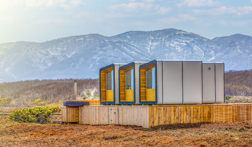 Glamping with romantic location for steaming hot tub warmed by fire wood 