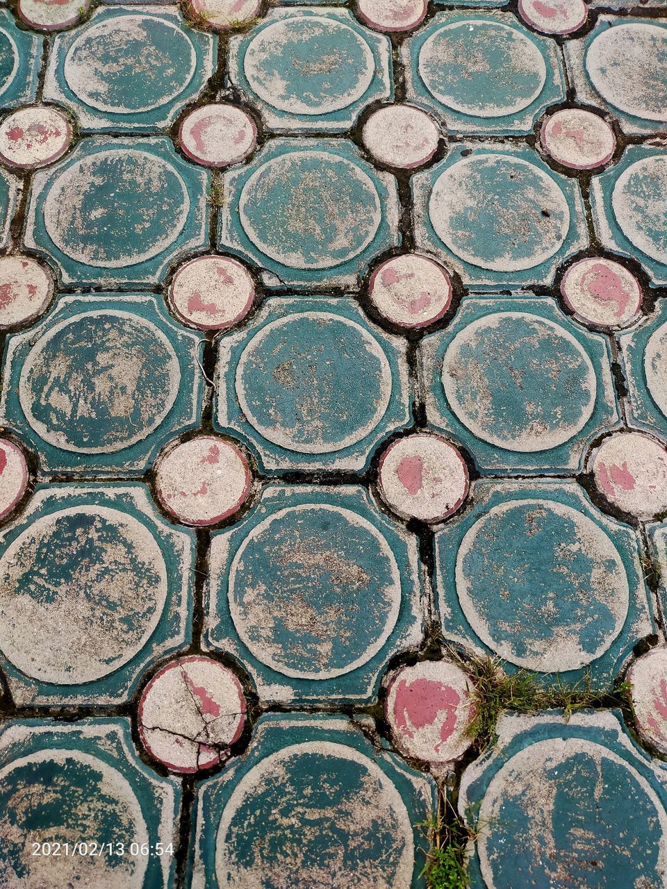 FULL FRAME SHOT OF MULTI COLORED FLOORING