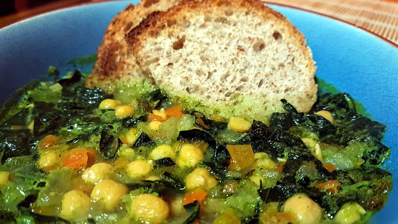 CLOSE-UP OF FOOD SERVED IN PLATE