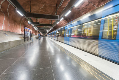 Radhuset subway station in stockholm with a train departing