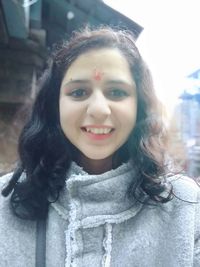 Portrait of a smiling young woman in winter