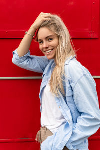 Street portrait of a girl with beautiful smile