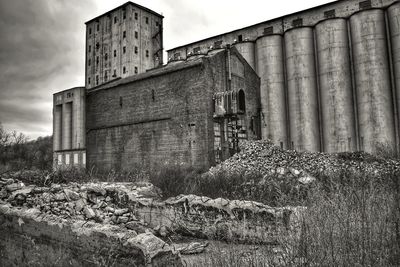 Abandoned building against sky