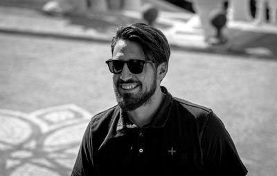 Portrait of young man wearing sunglasses