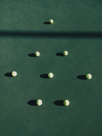 Arrangement of tennis balls