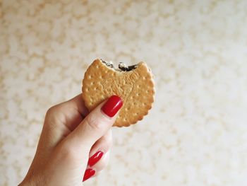 Close-up of hand holding ice cream sandwich