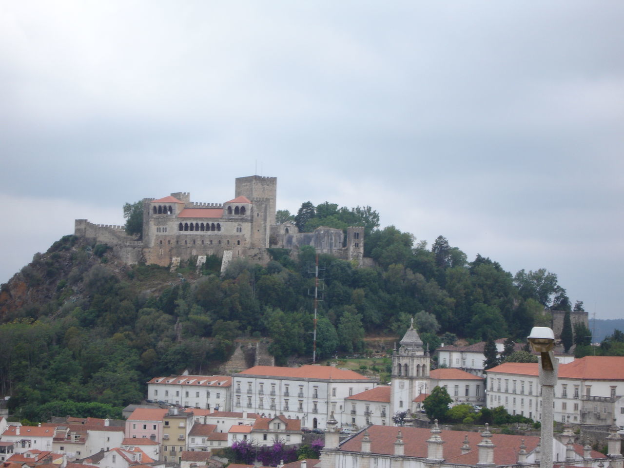 VIEW OF RESIDENTIAL DISTRICT AGAINST SKY