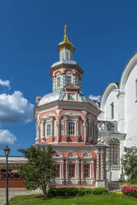 Assumption treasure with a chapel in trinity lavra of st. sergius, sergiyev posad, russia