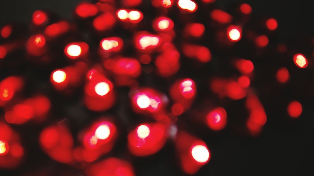 DEFOCUSED IMAGE OF ILLUMINATED LIGHTS AT NIGHT