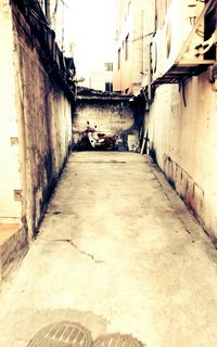 Narrow alley in city