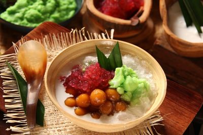 Cold deseert of tapioca pearls, glutinous rice balls, and rice custard in coconut milk soup.