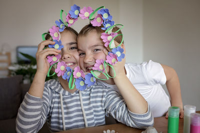 Kids create easter flower wreath in pastel colors using an upcycled egg trail. zero waste lifestyle