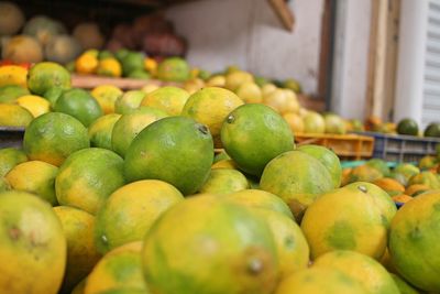 Lime in traditional fruit market