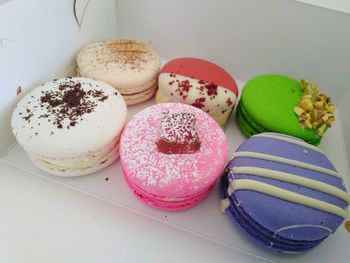 Mixed macarons 