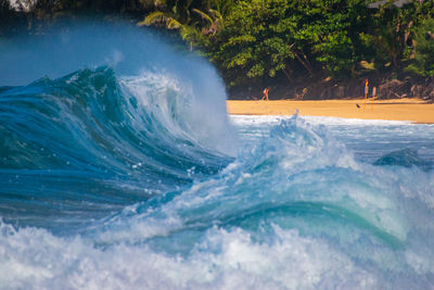 Water splashing in swimming pool