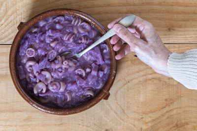 Close-up of hand holding ice cream in bowl