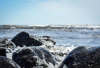 Waves splashing on rocks