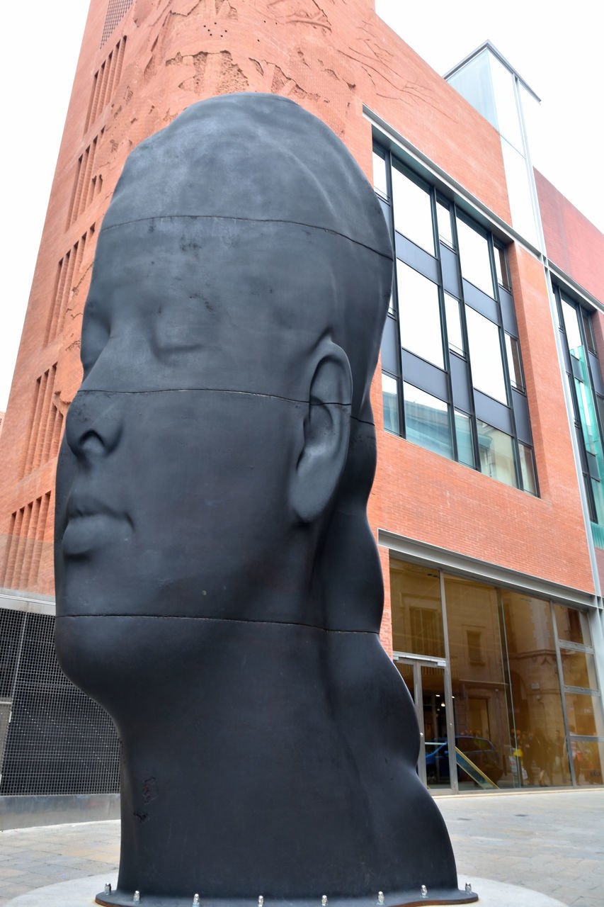 LOW ANGLE VIEW OF STATUE AGAINST BUILDINGS