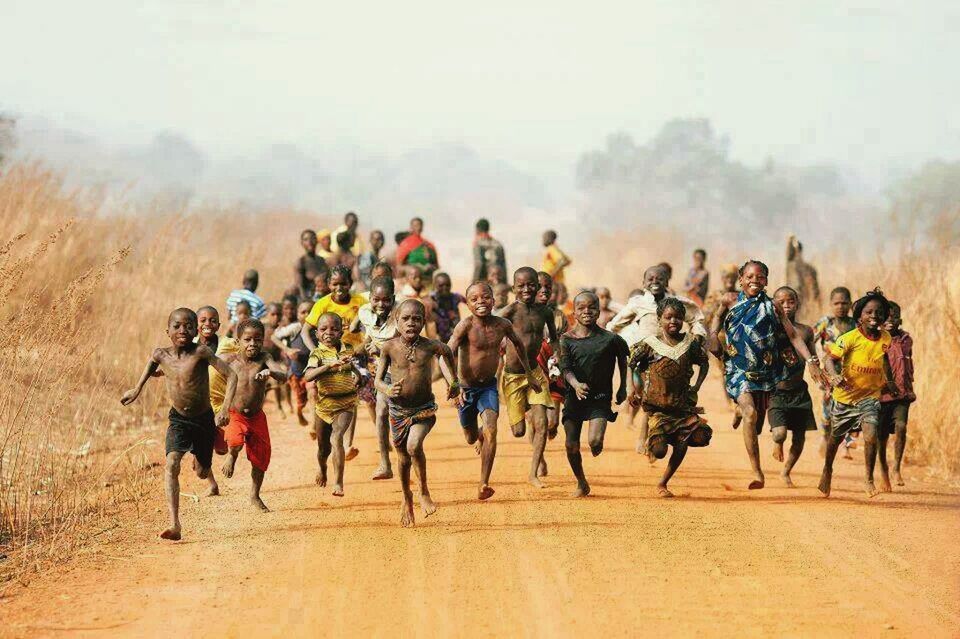 men, large group of people, lifestyles, leisure activity, person, togetherness, walking, full length, landscape, sky, standing, casual clothing, fog, day, mixed age range, field, medium group of people, rear view, copy space