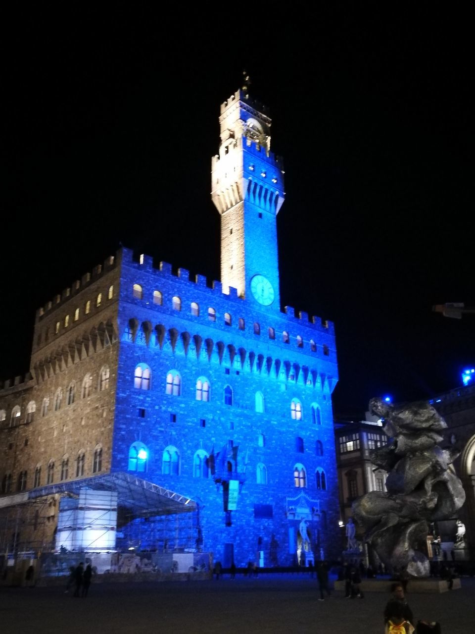 night, illuminated, architecture, building exterior, built structure, history, tourism, travel destinations, travel, blue, outdoors, large group of people, low angle view, city, sky, people