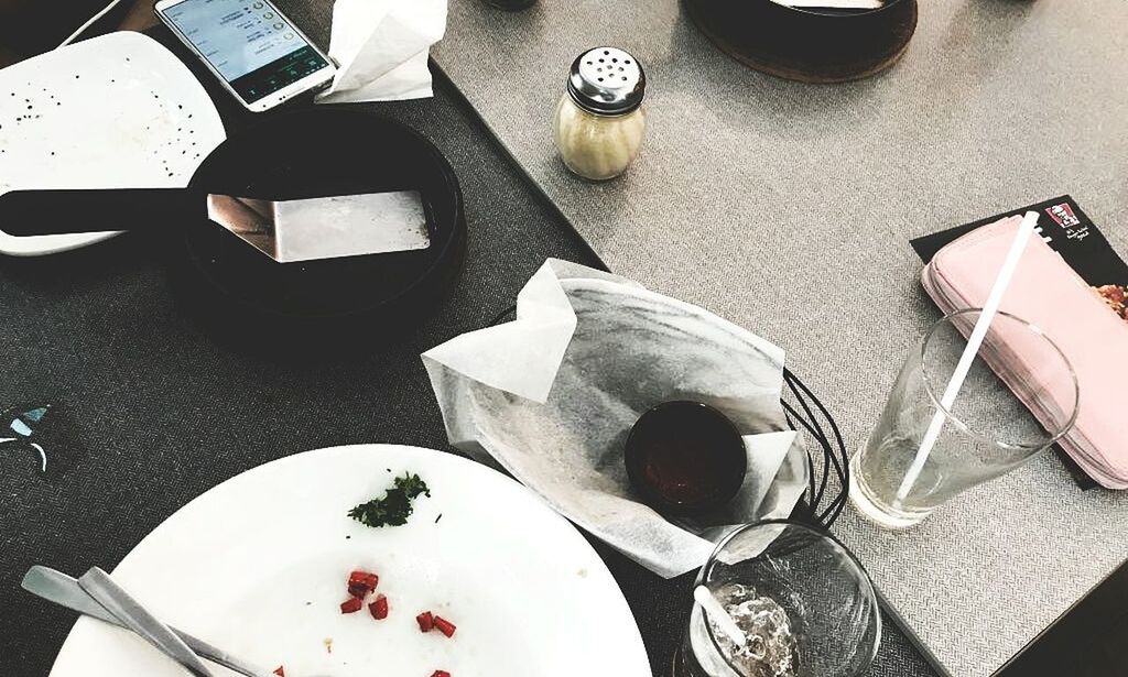 HIGH ANGLE VIEW OF FOOD IN RESTAURANT