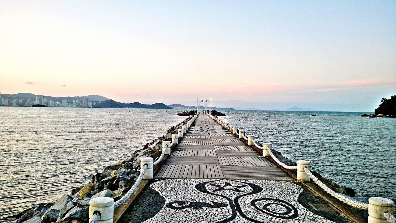 water, sea, scenics, tranquil scene, tranquility, horizon over water, beauty in nature, sunset, sky, nature, built structure, pier, rippled, idyllic, railing, architecture, copy space, clear sky, outdoors, no people