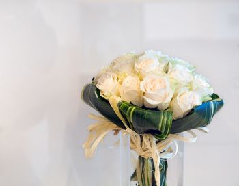 Close-up of white rose flower vase on table