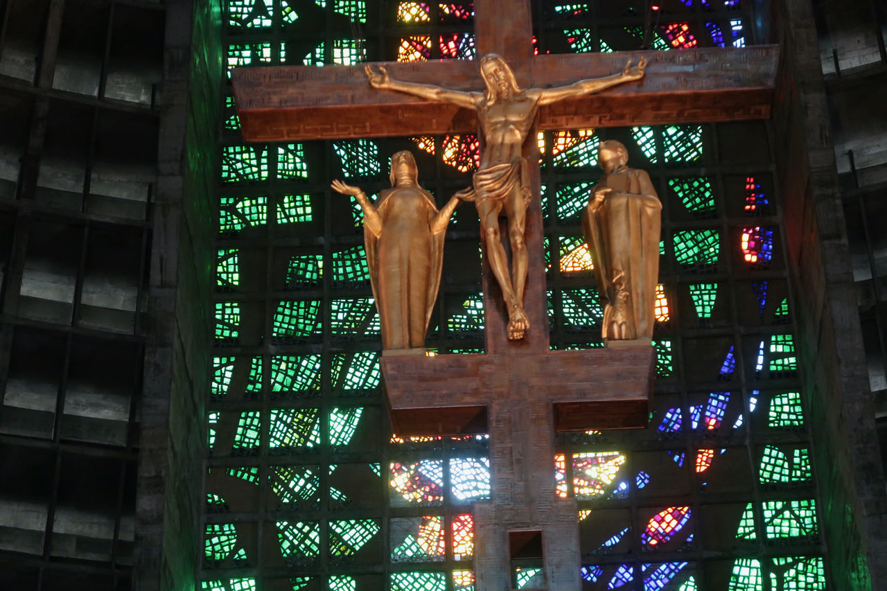 LOW ANGLE VIEW OF ILLUMINATED STATUE IN BUILDING