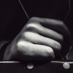 Mid section of woman