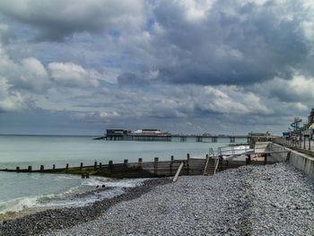 Cromwer pier on a cloudy summer day